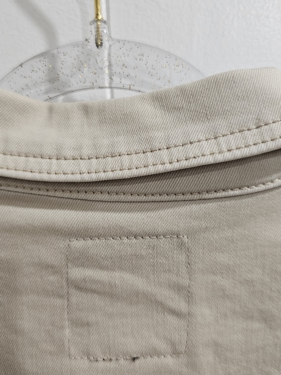 FDJ Cropped Denim Jacket M Beige Frayed Hem Stretch Button Front Casual Chic - Picture 15 of 15